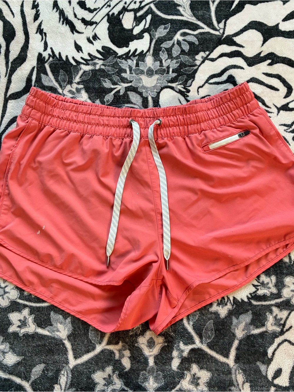 010 - VUORI WOMENS PEACH SALMON ATHLETIC SHORTS